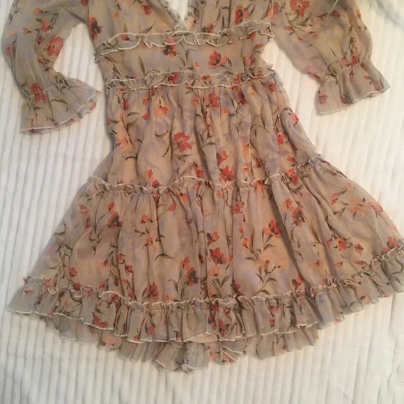 Vici floral ruffle dress🌸🌺🌸 - Picture 4 of 5